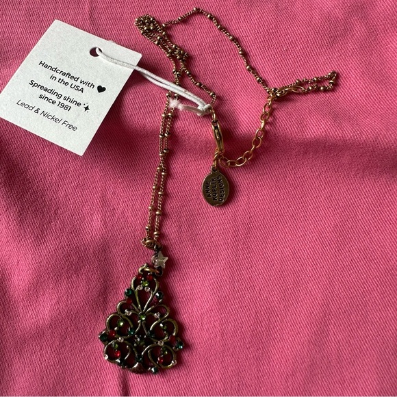 Gold and Green Necklace with Intricate Chain Work - Picture 1 of 4